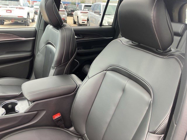 New 2025 Jeep Grand Cherokee Limited w/ Trailer Tow Package image 12