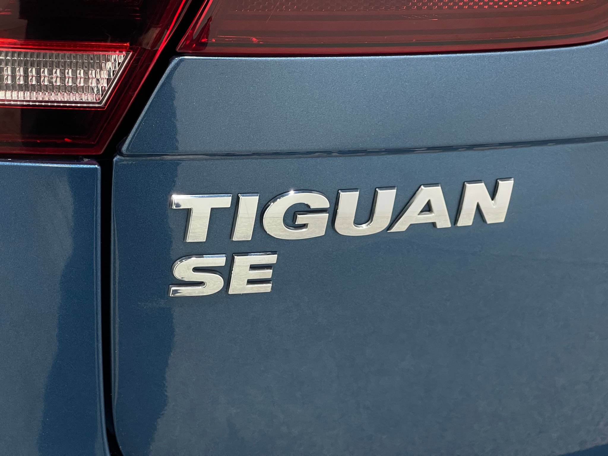 Used 2019 Volkswagen Tiguan SEL AWD/4WD image 38