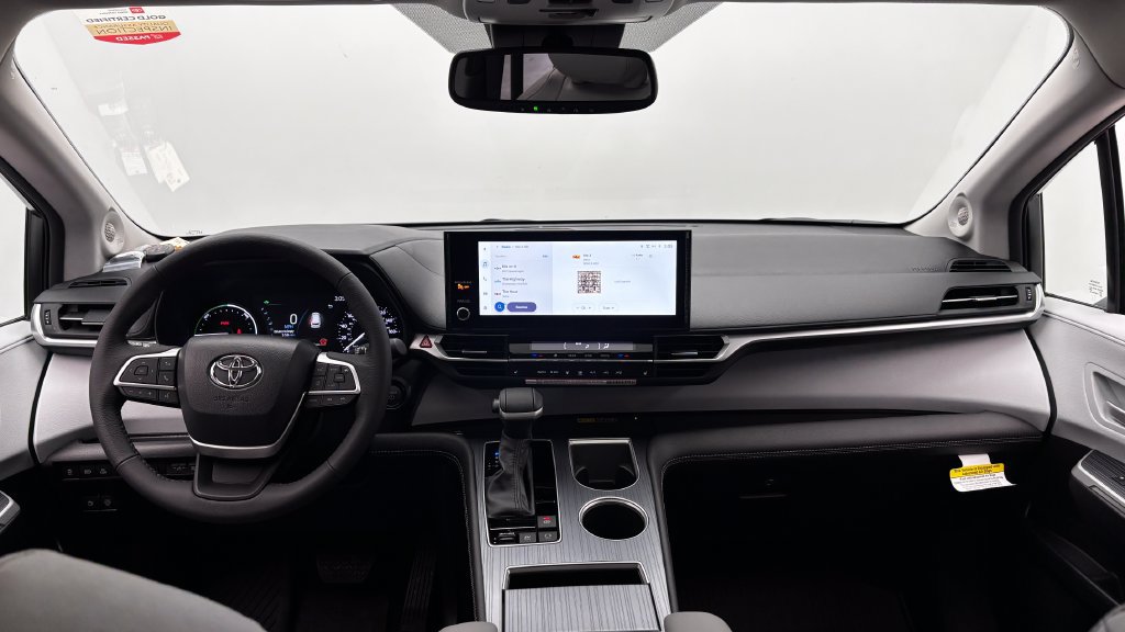 Certified 2026 Toyota Sienna XLE FWD image 32
