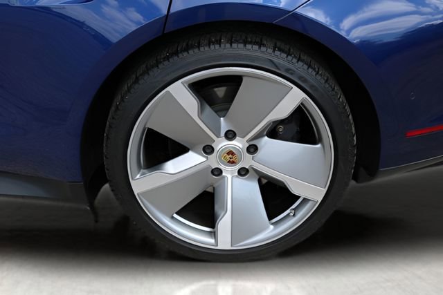 Used 2022 Porsche Taycan image 9