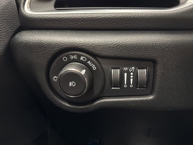 New 2026 Chrysler Pacifica Limited image 29