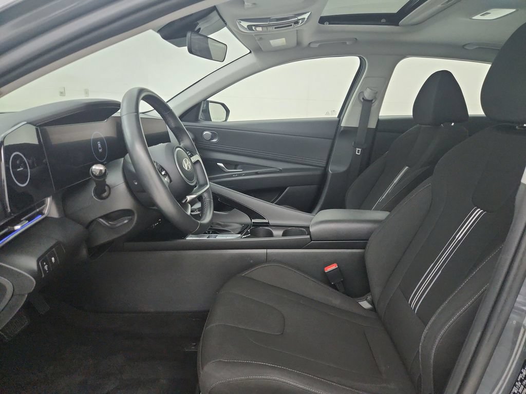 Used 2025 Hyundai Elantra SEL FWD image 19