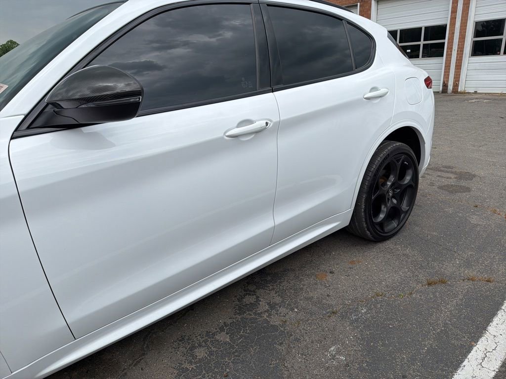 Used 2023 Alfa Romeo Stelvio Estrema AWD/4WD image 33