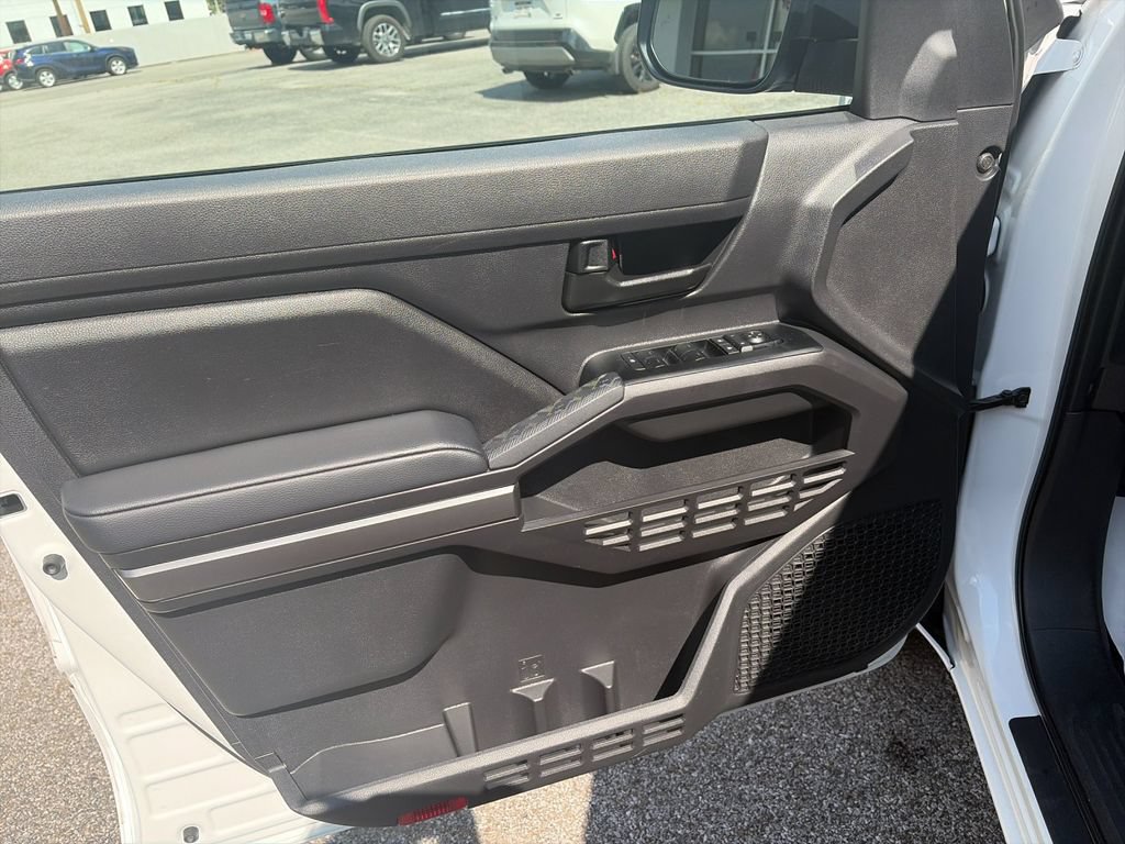 Used 2025 Toyota Tacoma SR5 AWD/4WD image 12