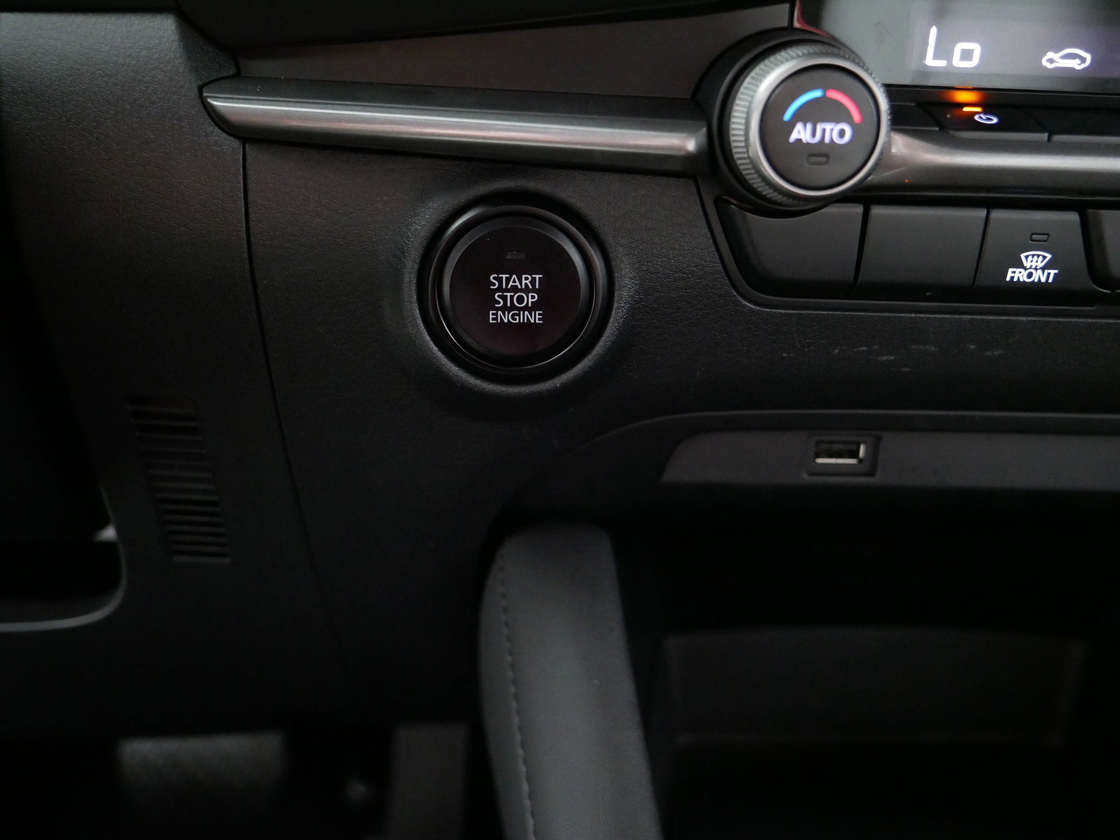Used 2020 MAZDA MAZDA3 Hatchback FWD image 29