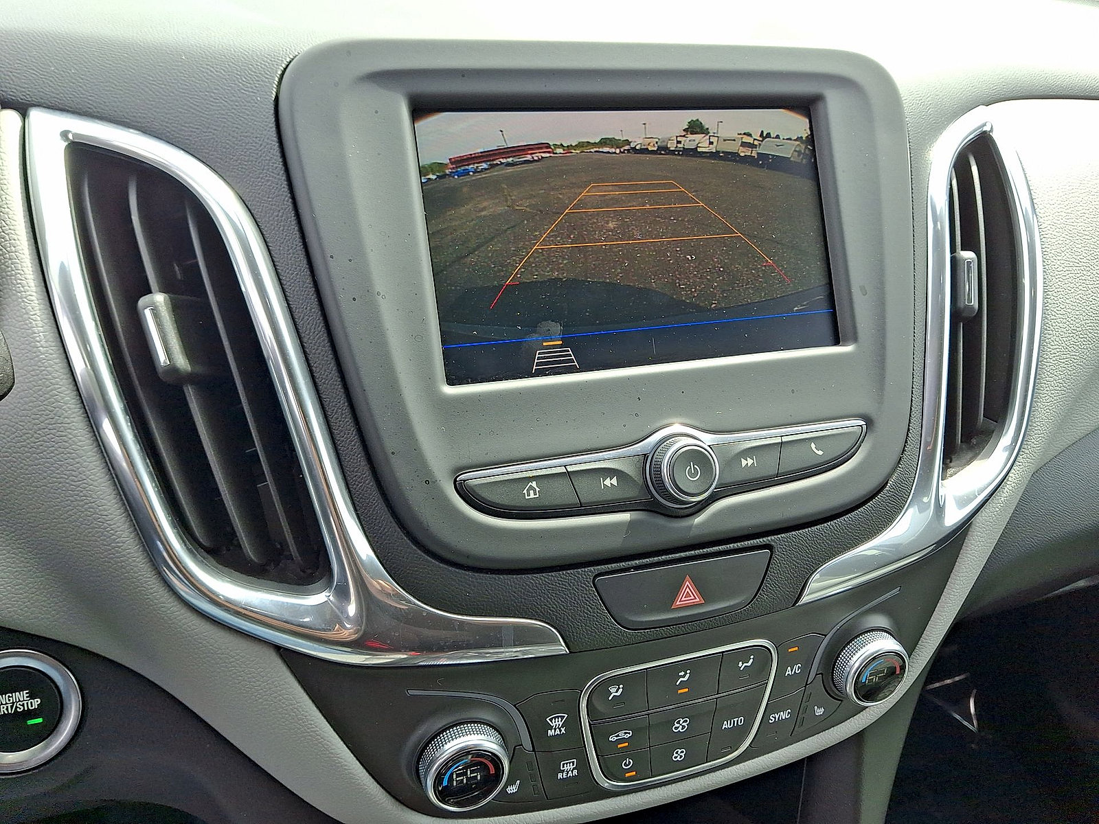 Used 2020 Chevrolet Equinox LT FWD image 15