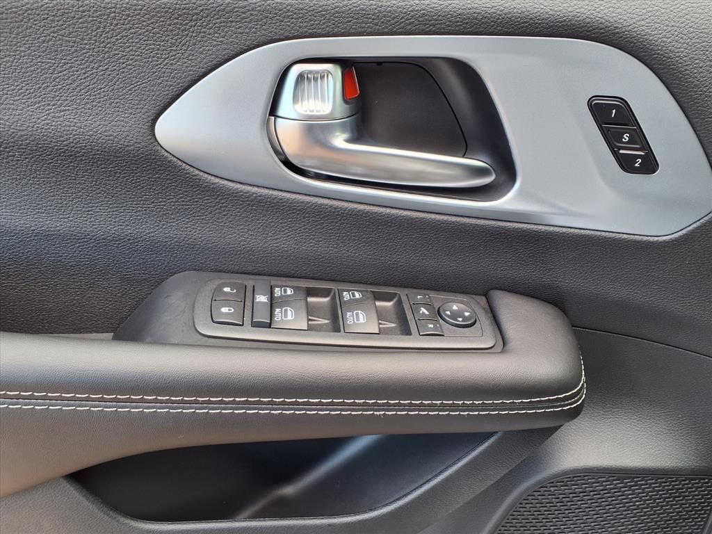 New 2026 Chrysler Pacifica Limited w/ Trailer Tow Group AWD/4WD image 16