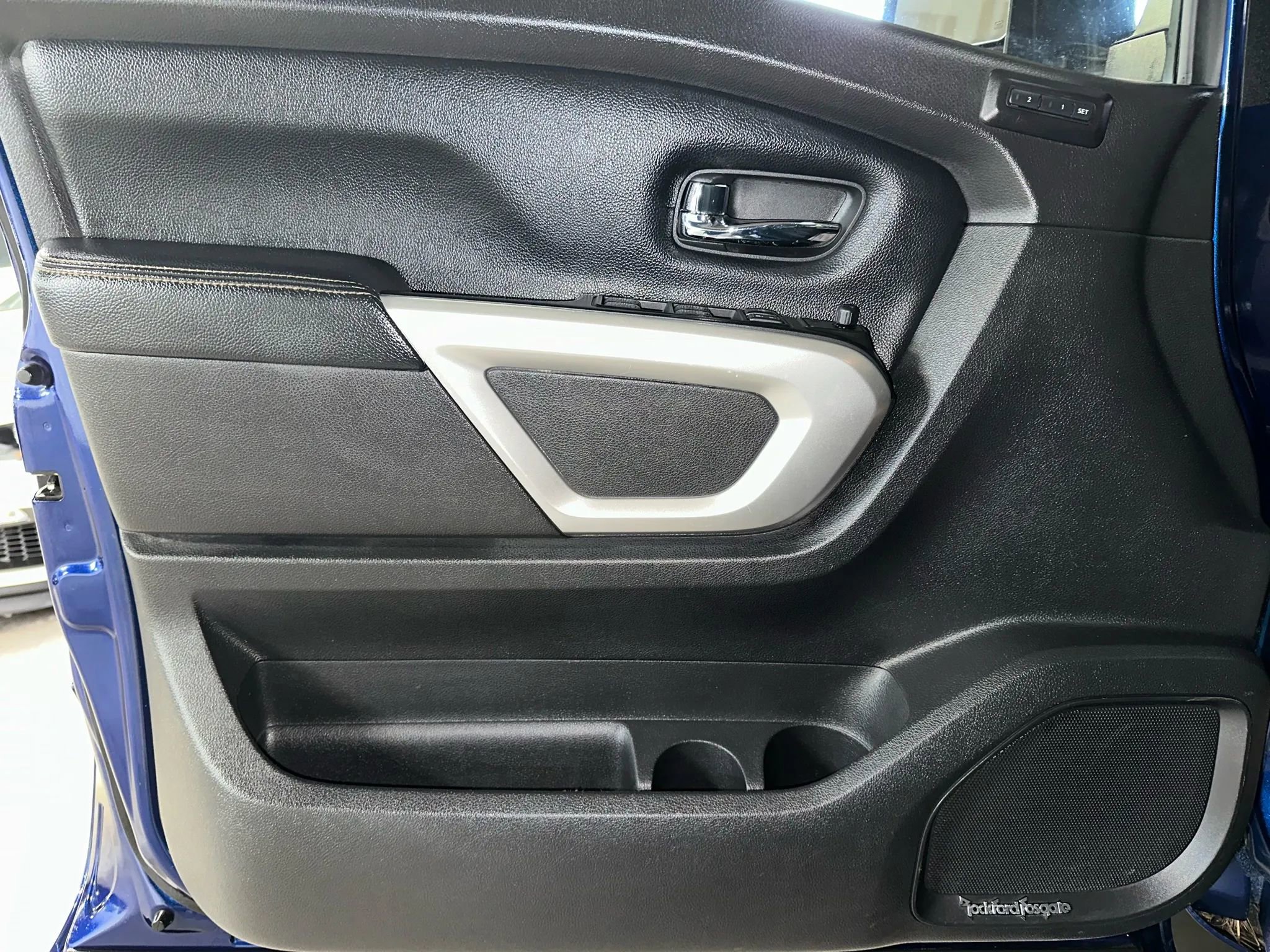 Used 2017 Nissan Titan SL image 13