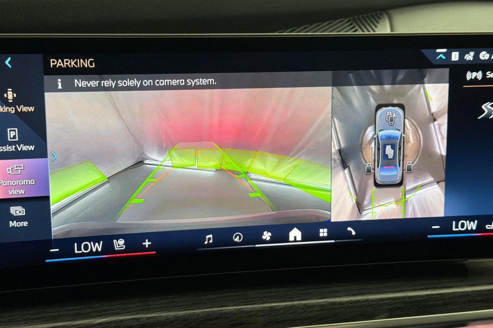 New 2026 BMW 740i w/ Premium Package image 25