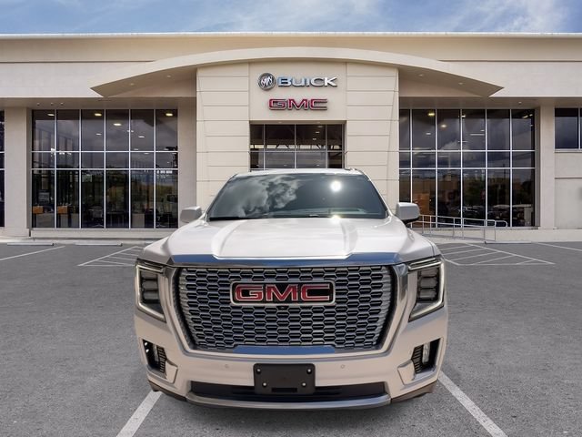 Certified 2022 GMC Yukon XL Denali w/ Denali Ultimate Package AWD/4WD image 4