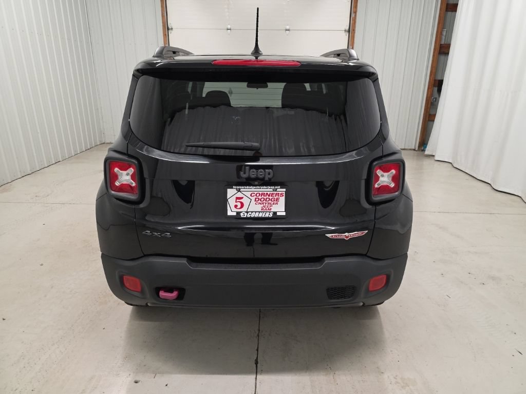 Used 2017 Jeep Renegade Trailhawk AWD/4WD image 4