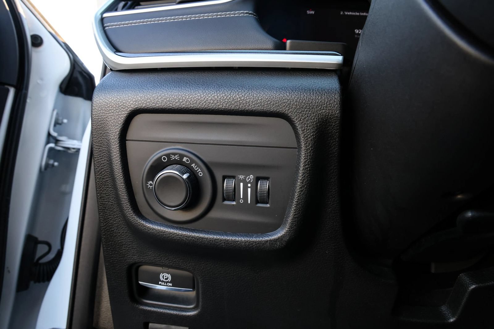 Used 2023 Jeep Grand Cherokee Altitude AWD/4WD image 30