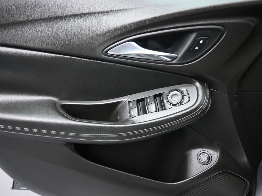 Used 2021 Buick Encore GX Select w/ Sport Touring Package FWD image 10