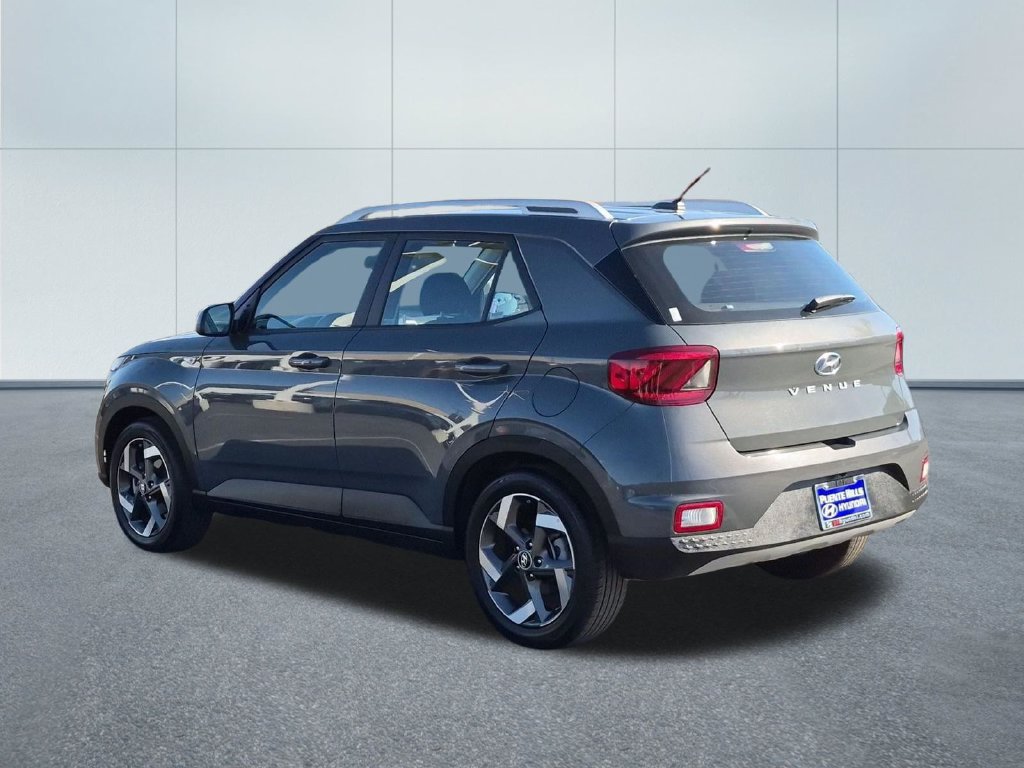 Used 2025 Hyundai Venue SEL FWD image 4