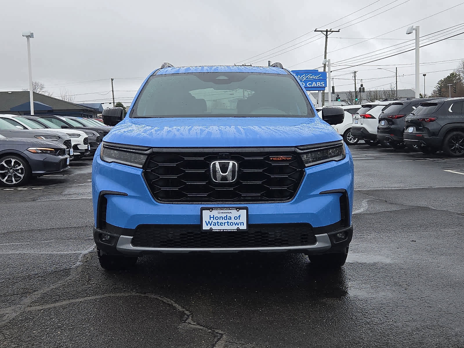 Used 2025 Honda Pilot TrailSport image 2