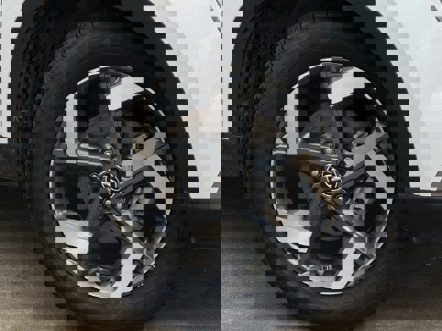 Used 2024 Hyundai Venue SEL image 36