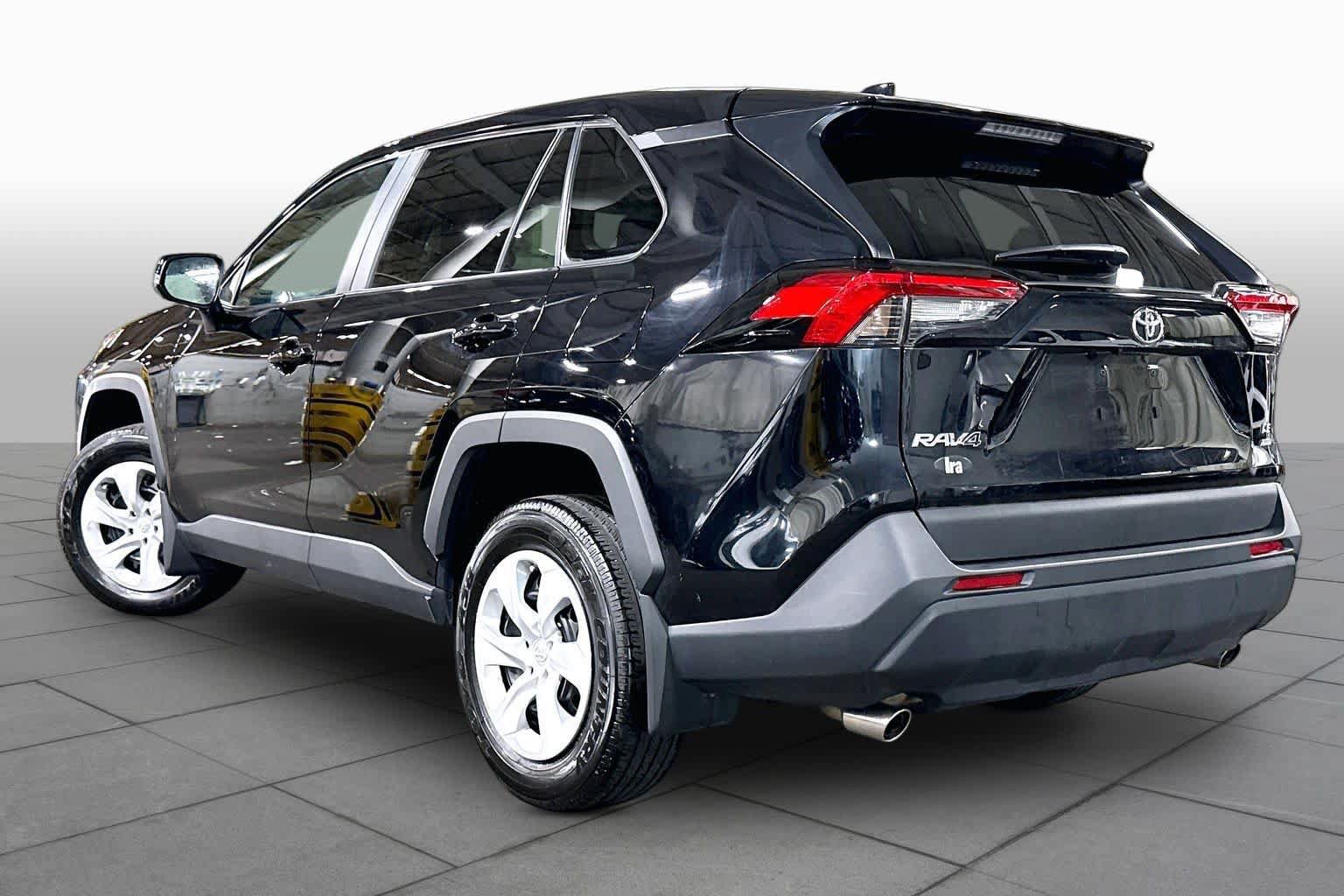 Used 2024 Toyota RAV4 LE AWD/4WD image 12