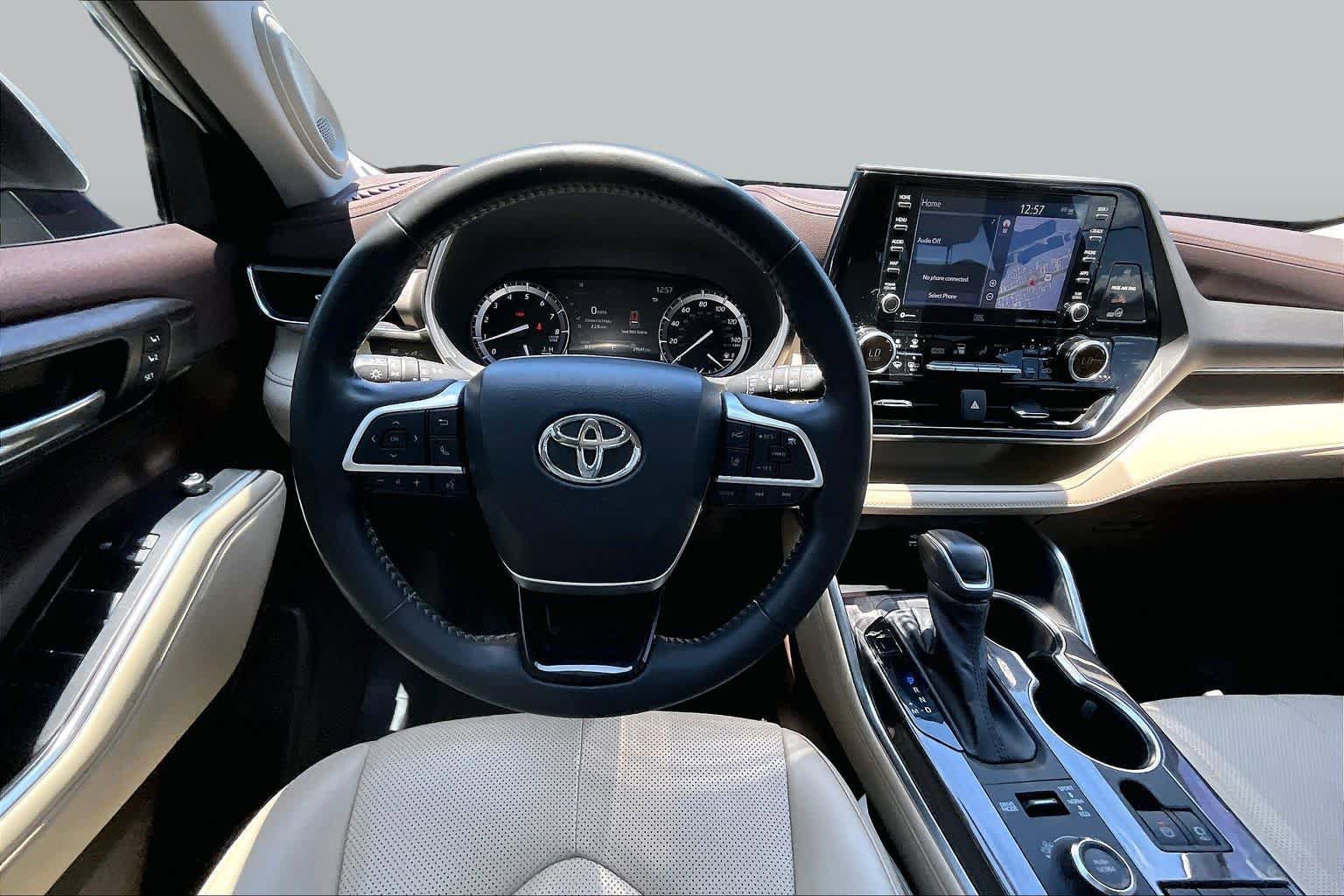 Used 2022 Toyota Highlander Limited AWD/4WD image 6
