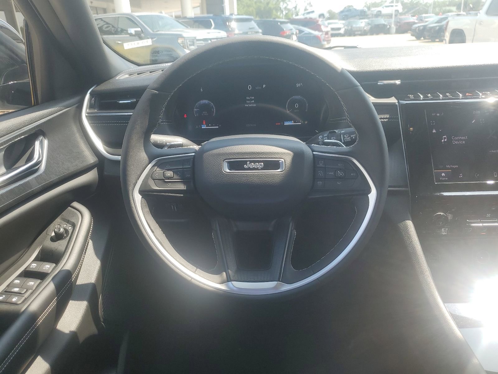 Used 2025 Jeep Grand Cherokee Altitude AWD/4WD image 12