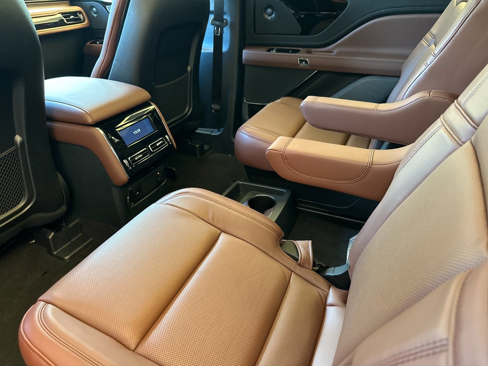 New 2026 Lincoln Aviator Reserve AWD/4WD image 11