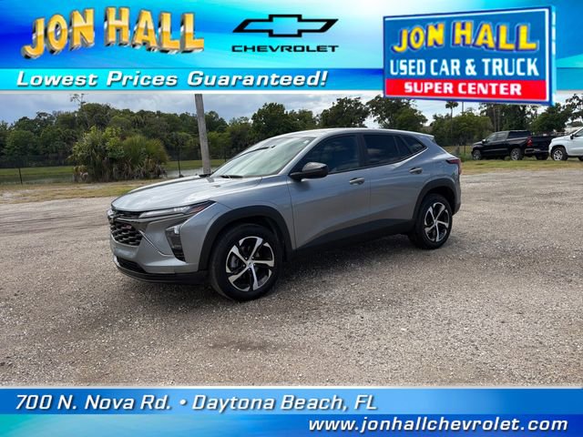 Used 2025 Chevrolet Trax RS w/ Driver Confidence Package FWD image 2