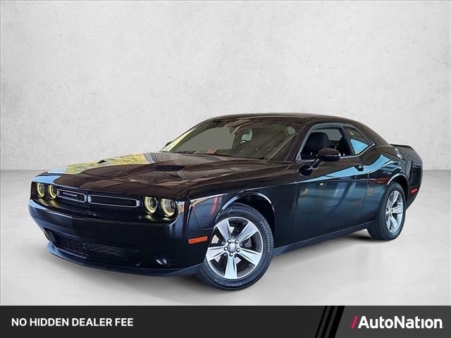 Used 2018 Dodge Challenger SXT RWD image 1