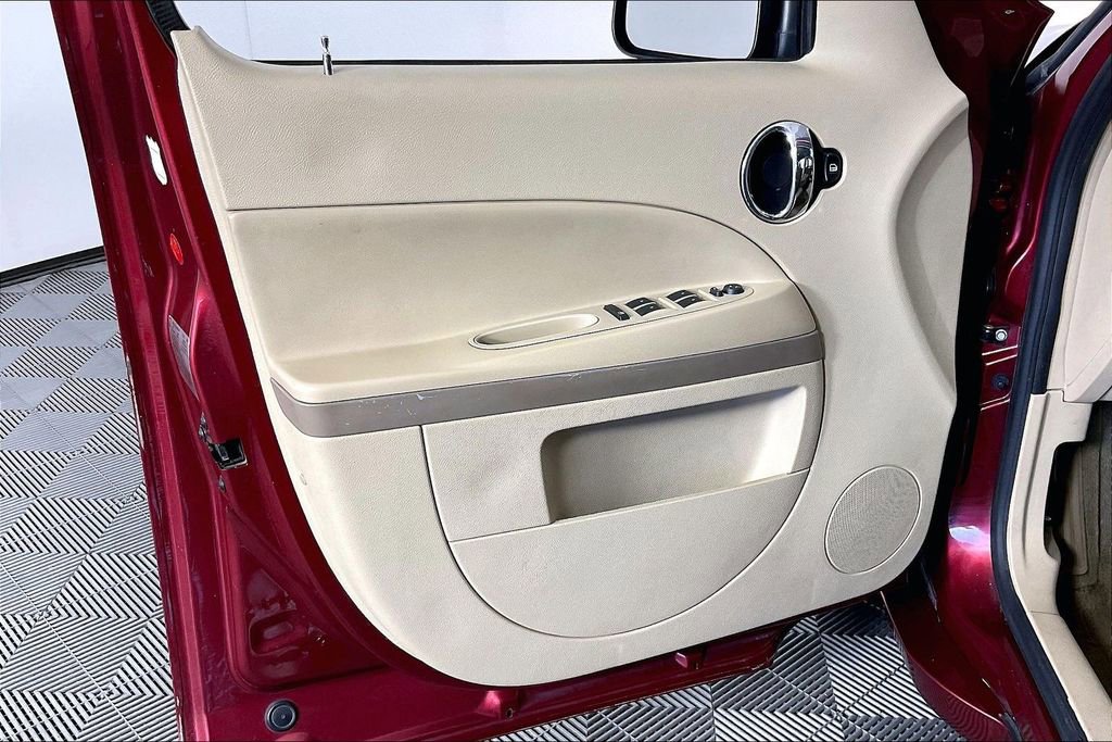 Used 2009 Chevrolet HHR LS image 23