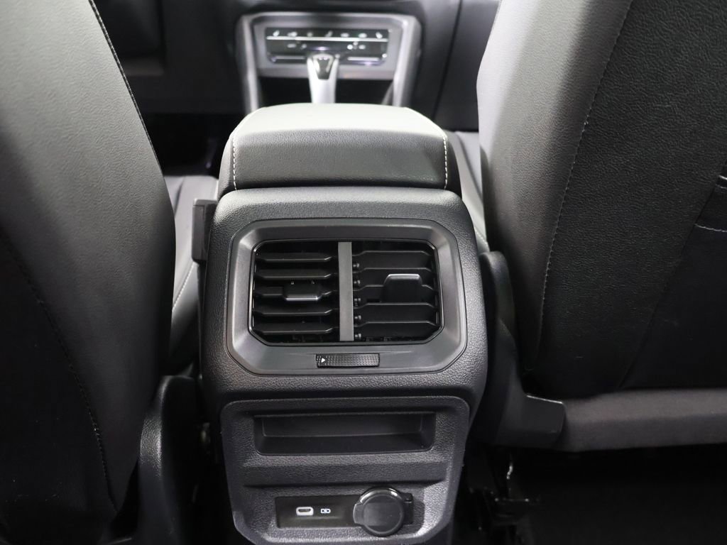 Used 2023 Volkswagen Tiguan SE image 52
