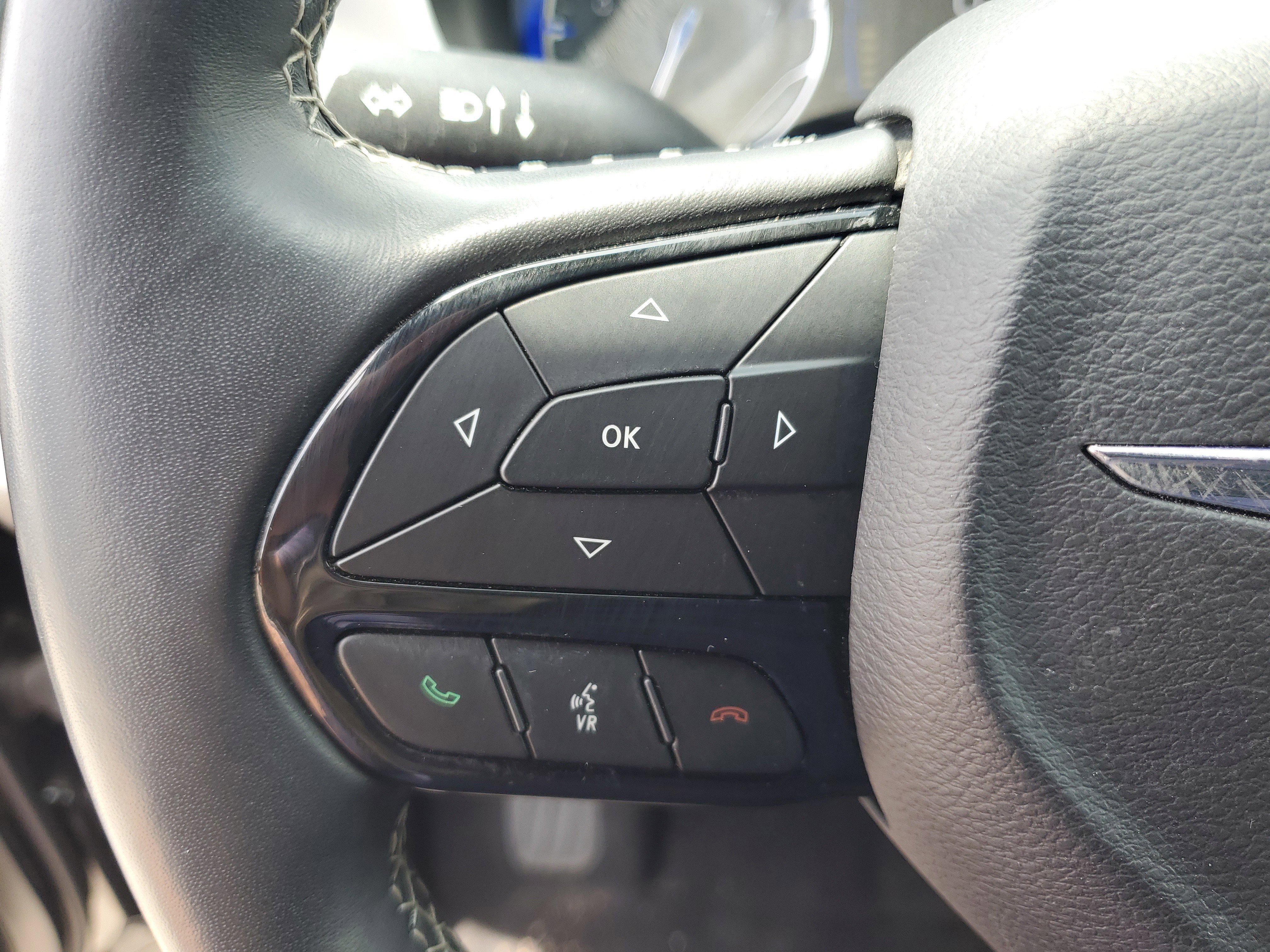 Used 2019 Chrysler Pacifica Touring-L w/ Premium Audio Group FWD image 19