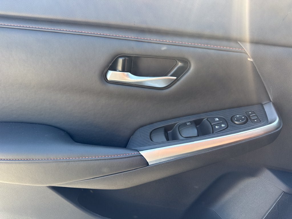 Used 2025 Nissan Sentra SR FWD image 17