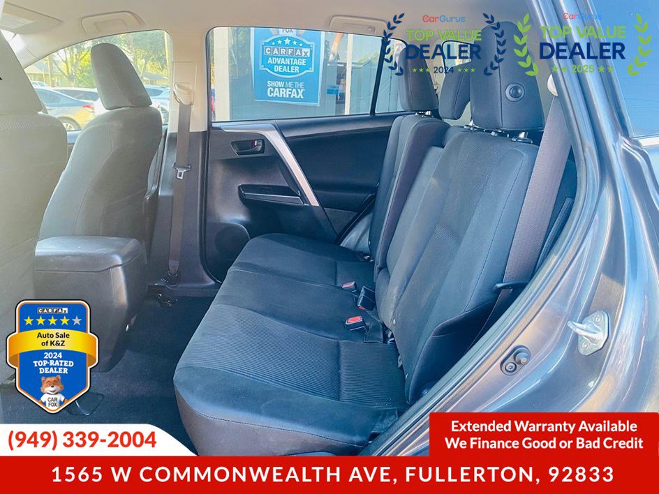 Used 2018 Toyota RAV4 LE w/ Carpet Mat Package image 20