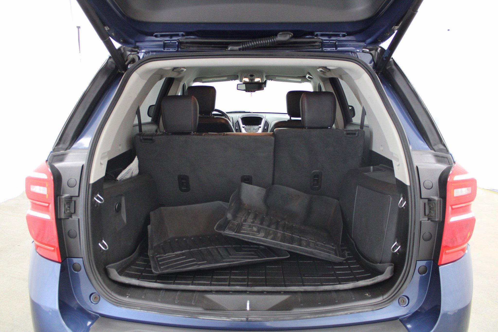 Used 2016 Chevrolet Equinox LTZ w/ Enhanced Convenience Package image 22