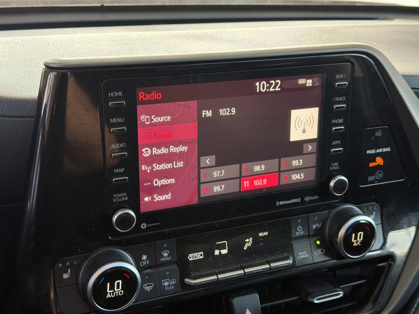Used 2020 Toyota Highlander XLE FWD image 18