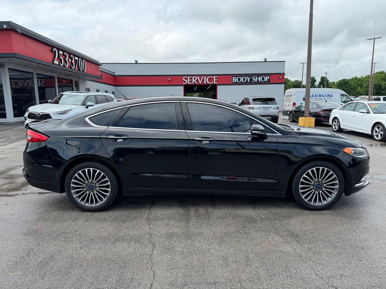 Used 2018 Ford Fusion Titanium AWD/4WD image 2