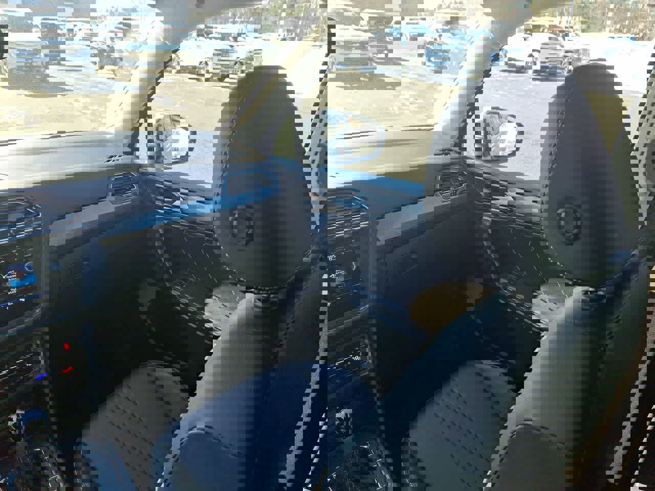 Used 2024 Volkswagen Tiguan SE image 11