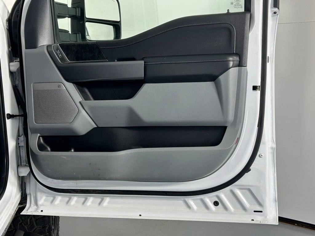 Used 2025 Ford F250 XLT w/ Black Appearance Package image 10