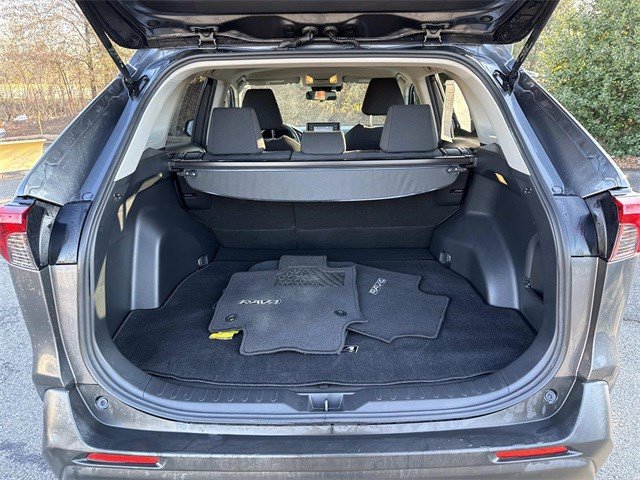 Used 2019 Toyota RAV4 LE image 12