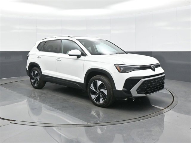 Used 2025 Volkswagen Taos SE w/ Panoramic Sunroof Package image 1