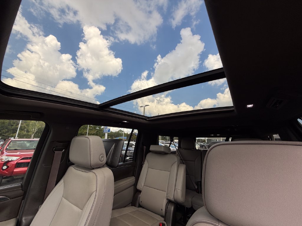 Used 2023 GMC Yukon XL SLT w/ SLT Premium Package RWD image 32