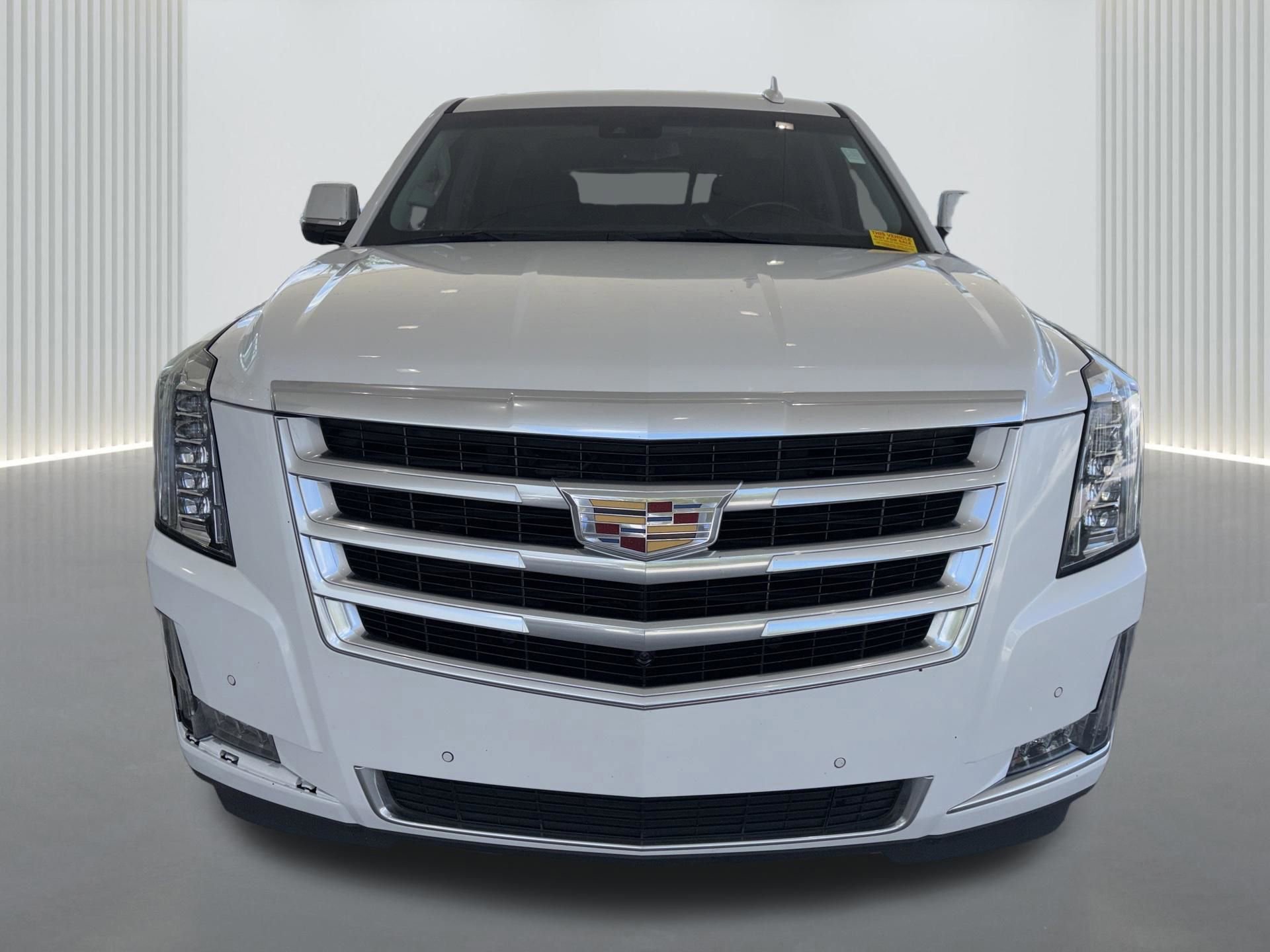 Used 2019 Cadillac Escalade Luxury RWD image 1