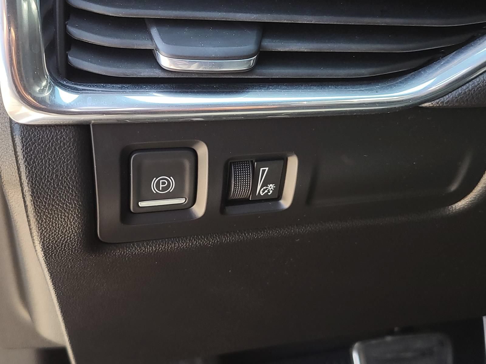 Used 2020 Cadillac XT4 Sport FWD image 25