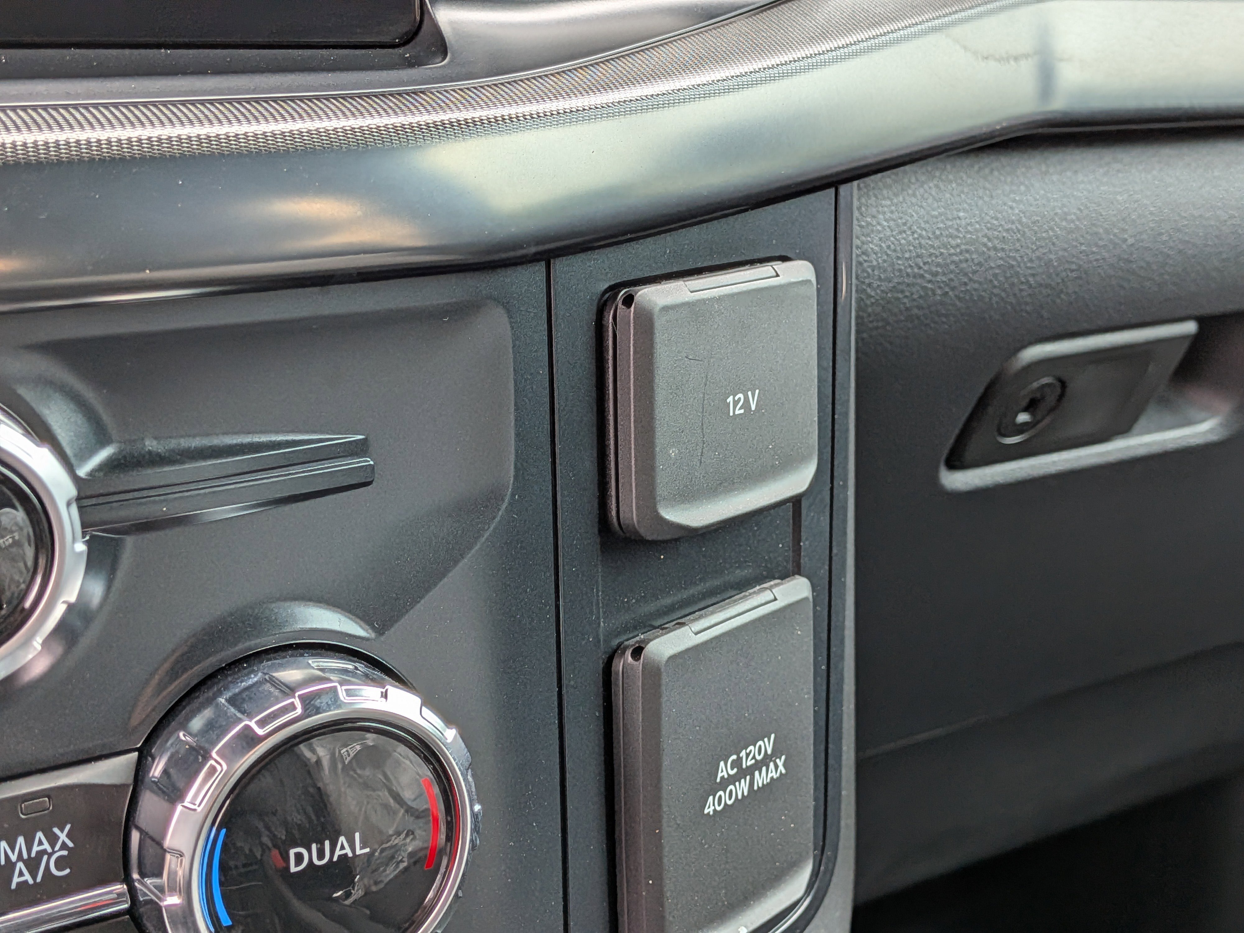 Used 2025 Ford F150 Lariat w/ Equipment Group 501A Mid image 32