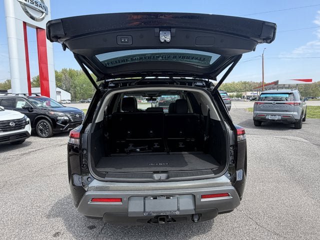 New 2026 Nissan Pathfinder Platinum AWD/4WD image 10