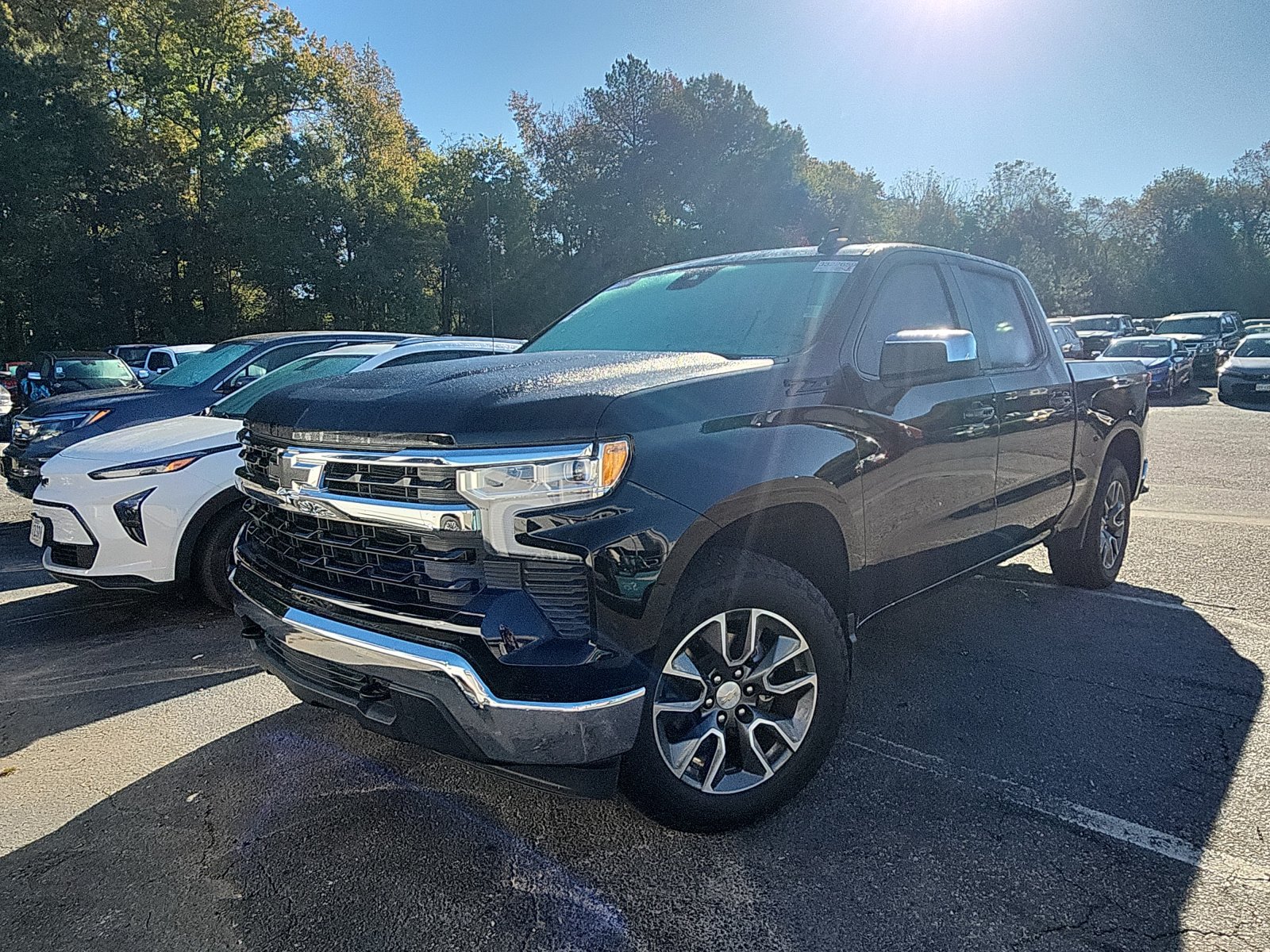 Used 2023 Chevrolet Silverado 1500 LT AWD/4WD image 1