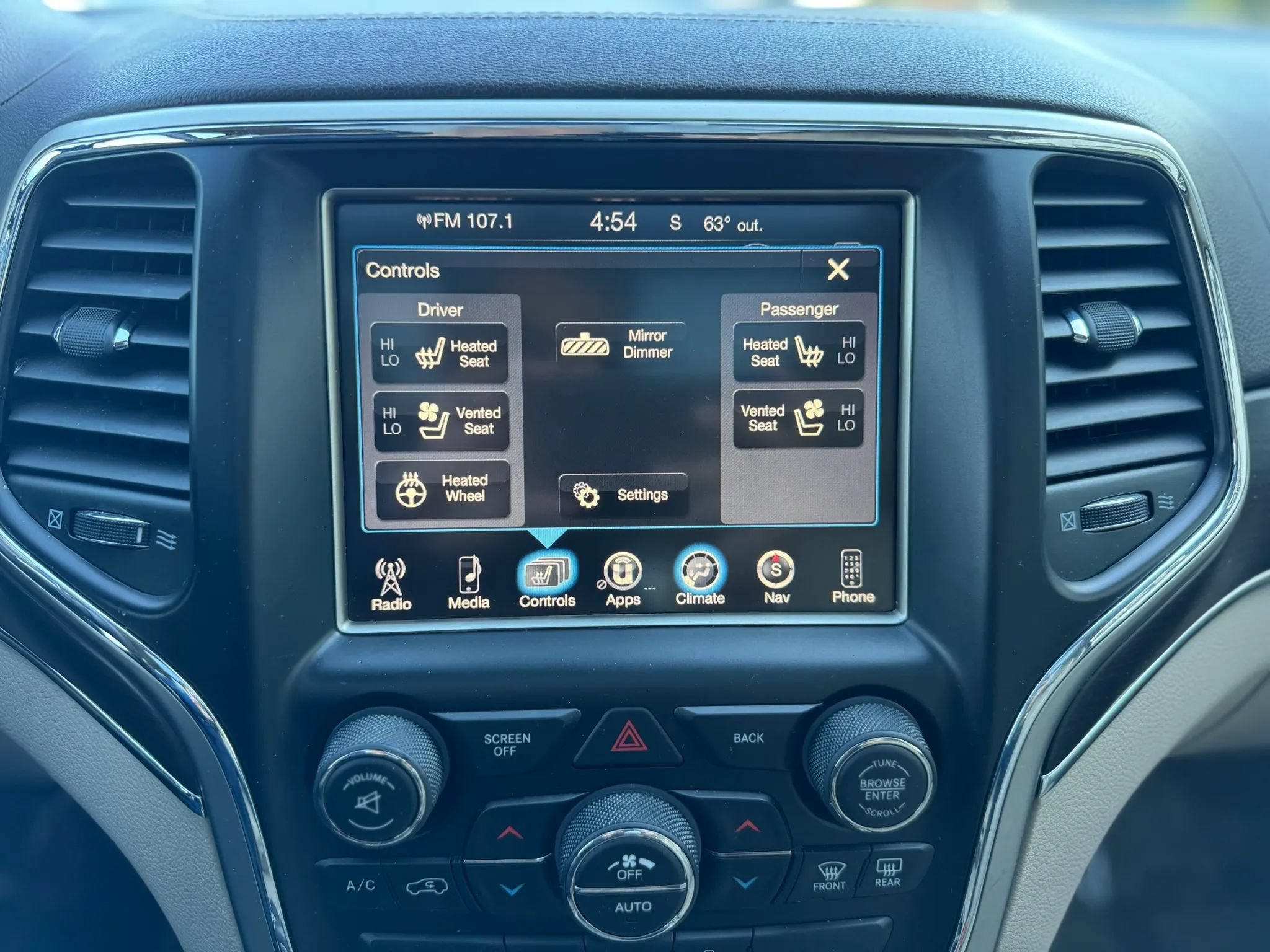 Used 2015 Jeep Grand Cherokee Overland RWD image 21