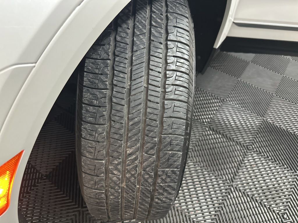 Used 2017 Cadillac XT5 Luxury w/ Driver Awareness Package image 38