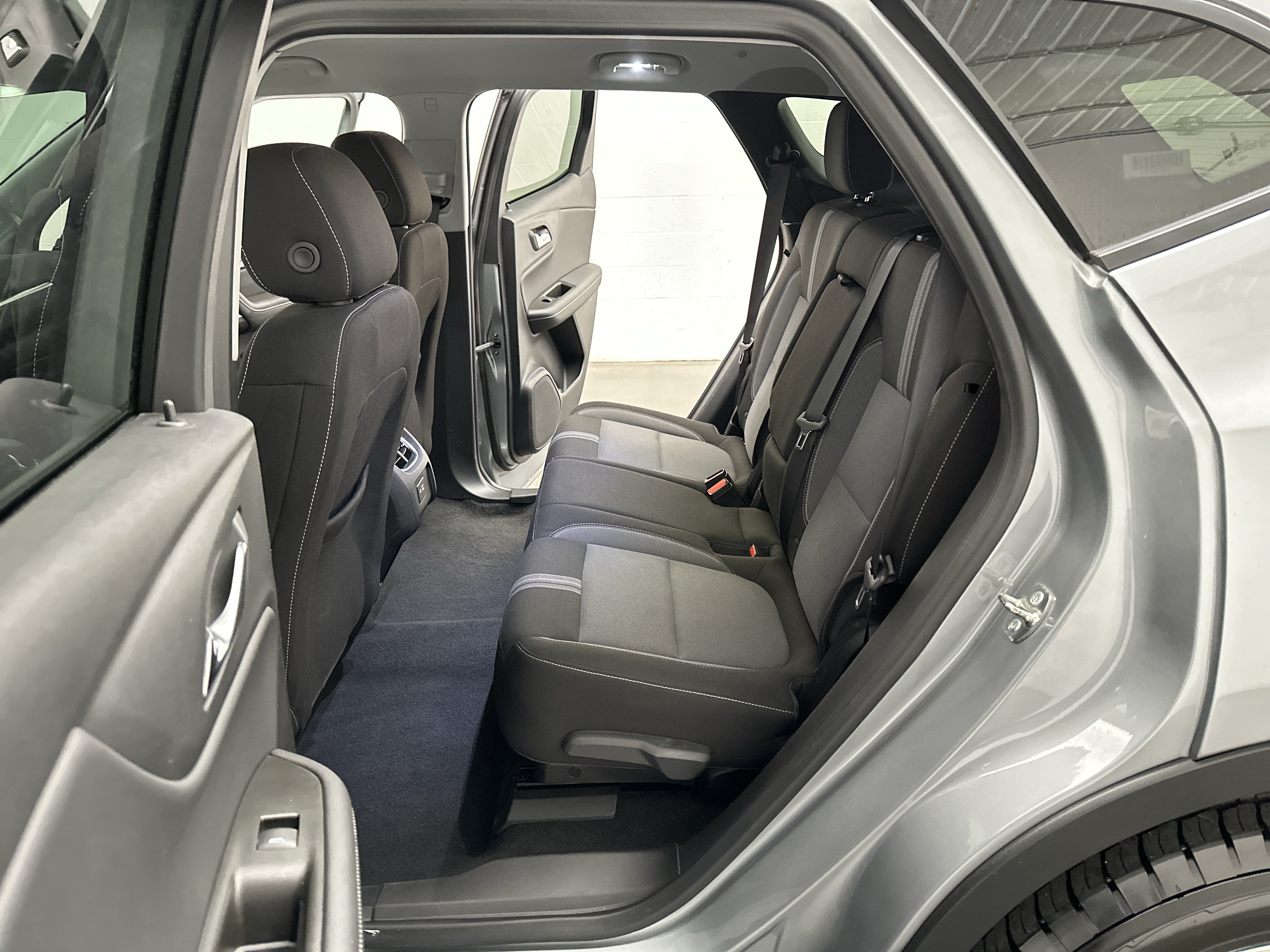 Used 2025 Chevrolet Blazer LT FWD image 18
