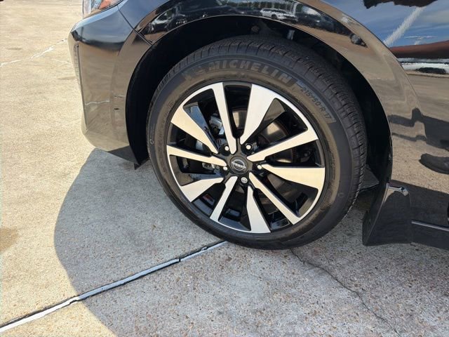 Used 2025 Nissan Sentra SV w/ SV Premium Package FWD image 8