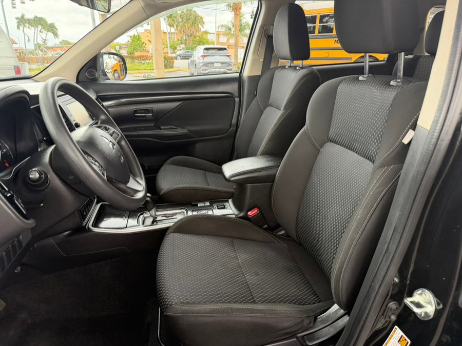 Used 2020 Mitsubishi Outlander SE AWD/4WD image 29