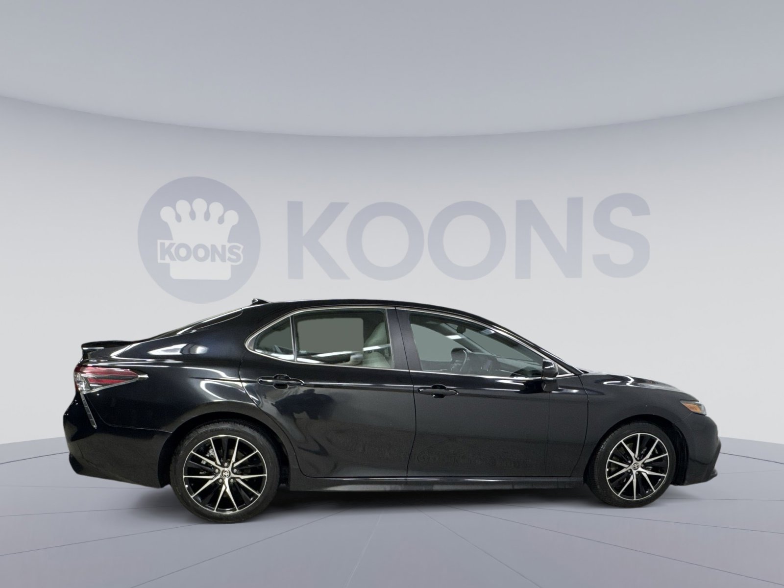 Used 2023 Toyota Camry SE image 13